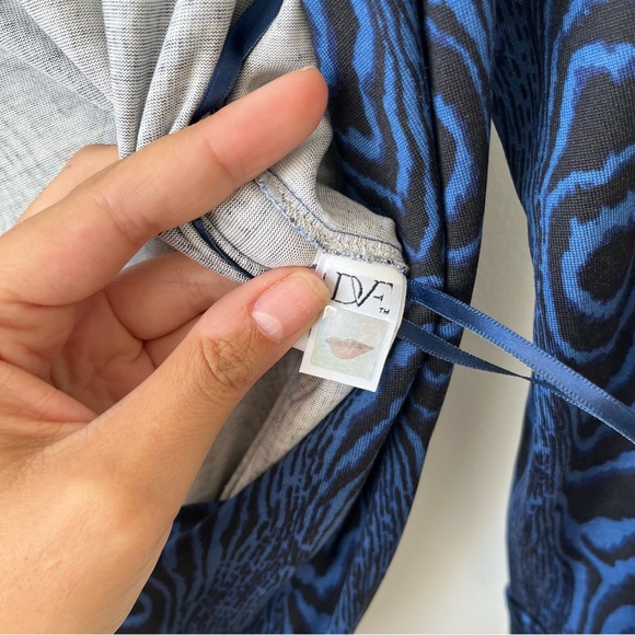 Diane Von Furstenberg Julian Two Mini 100% Silk Jersey Wrap Dress Size 2 - Picture 9 of 13